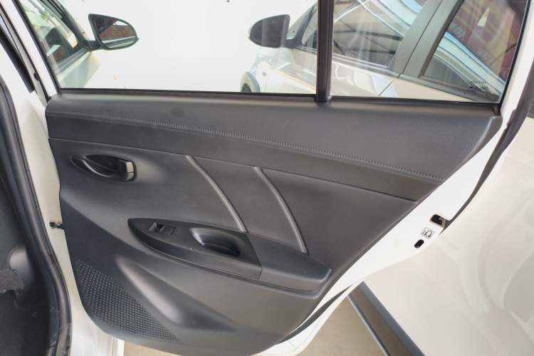 Used Toyota YARiS L Zhi Xuan 2017 1.5E CVT Enhanced Performance Edition Interior 6