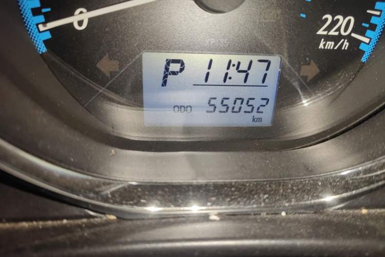 Used Toyota YARiS L Zhi Xuan 2017 1.5E CVT Enhanced Performance Edition Odometer Close Up