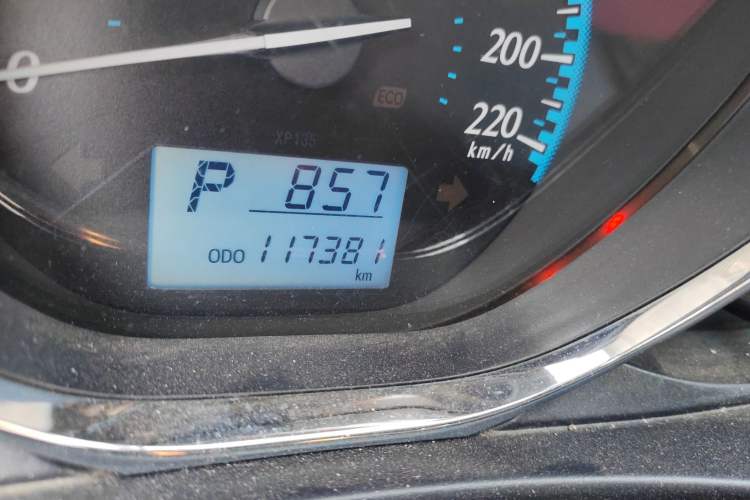Used Toyota YARiS L Zhi Xuan 2017 1.5E CVT Enhanced Performance Edition Odometer Close Up