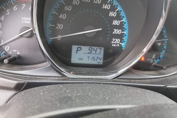 Used Toyota YARiS L Zhi Xuan 2017 1.5E CVT Enhanced Performance Edition Odometer Close Up