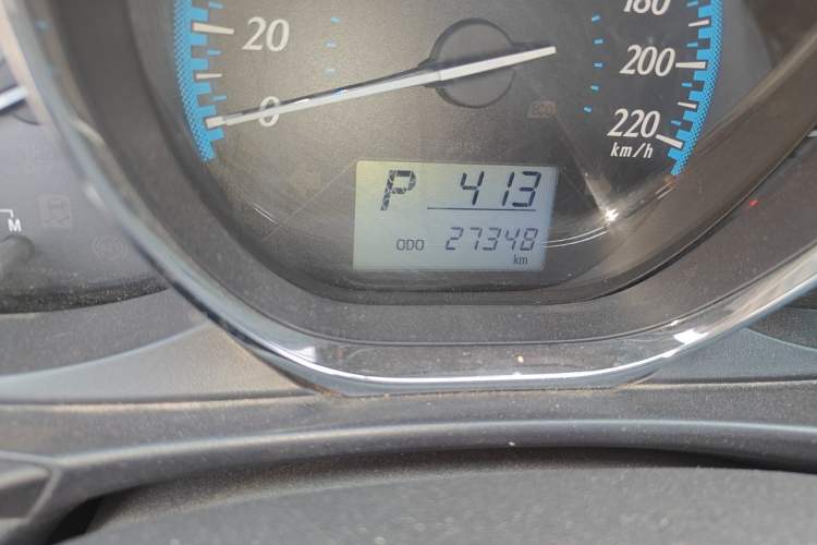 Used Toyota YARiS L Zhi Xuan 2017 1.5E CVT Enhanced Performance Edition Odometer Close Up