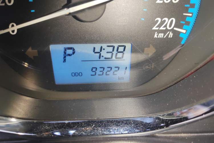 Used Toyota YARiS L Zhi Xuan 2017 1.5E CVT Enhanced Performance Edition Odometer Close Up
