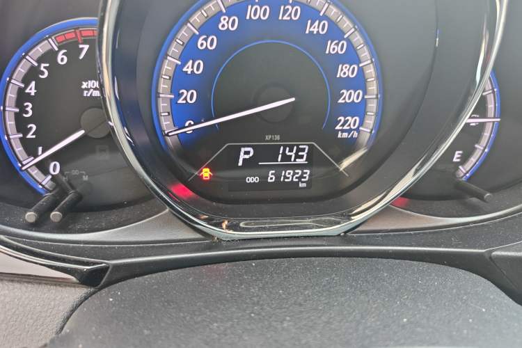 Used Toyota YARiS L Zhi Xuan 2017 1.5G CVT JingSu Model with Upgraded Sunroof Odometer Close Up