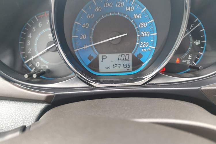 Used Toyota YARiS L Zhi Xuan 2017 1.5E CVT Enhanced Performance Edition Odometer Close Up