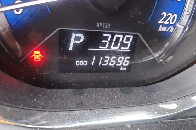Used Toyota YARiS L Zhi Xuan 2017 1.5G CVT JingSu Model with Upgraded Sunroof Odometer Close Up