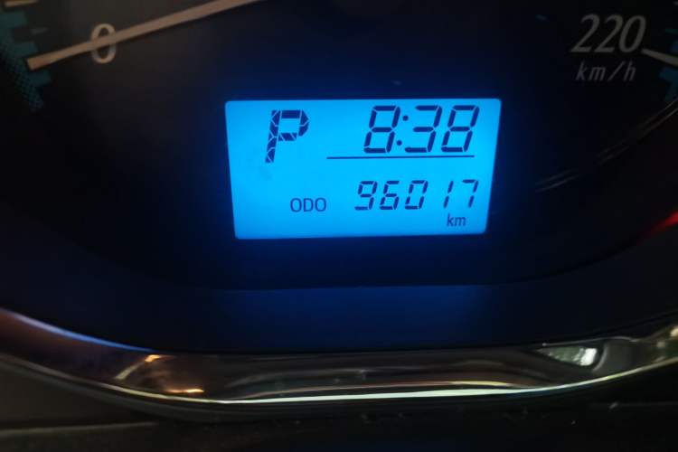 Used Toyota YARiS L Zhi Xuan 2017 1.5E CVT Enhanced Performance Edition Odometer Close Up