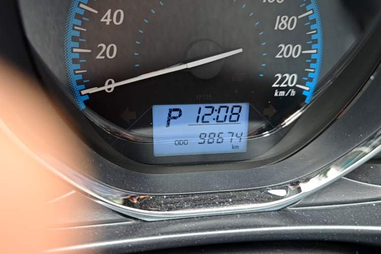 Used Toyota YARiS L Zhi Xuan 2017 1.5E CVT Enhanced Performance Edition Odometer Close Up