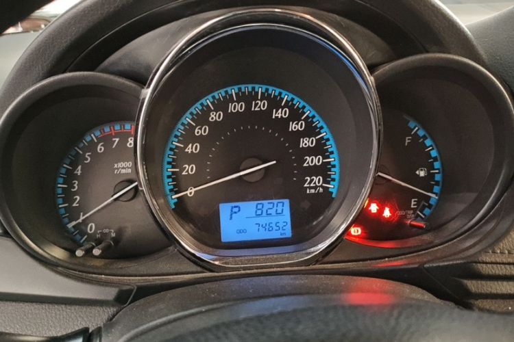 Used Toyota YARiS L Zhi Xuan 2017 1.5E CVT Enhanced Performance Edition Odometer Close Up