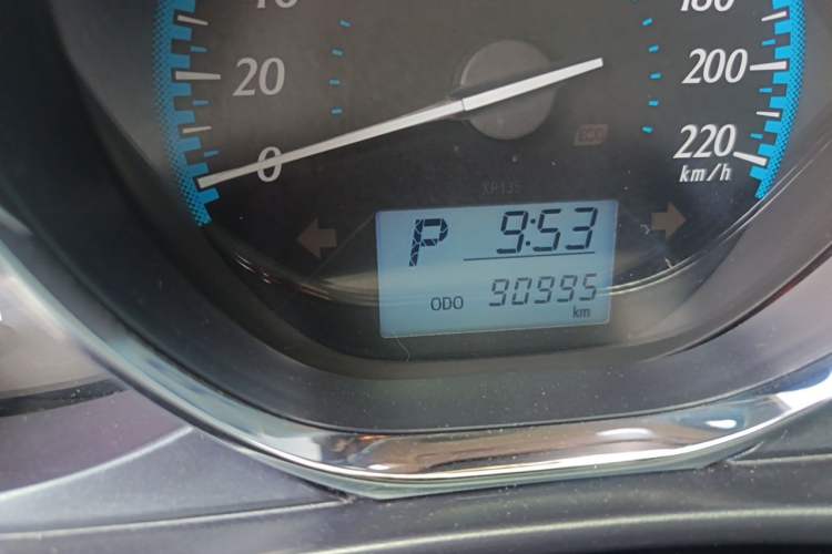 Used Toyota YARiS L Zhi Xuan 2017 1.5E CVT Enhanced Performance Edition Odometer Close Up