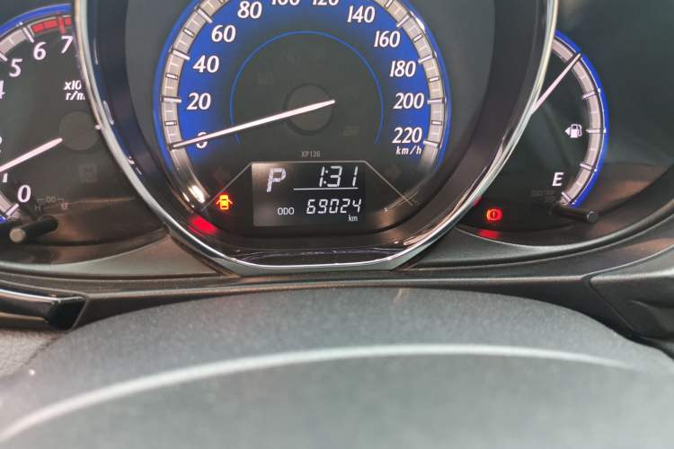Used Toyota YARiS L Zhi Xuan 2017 1.5G CVT JingSu Model with Upgraded Sunroof Odometer Close Up
