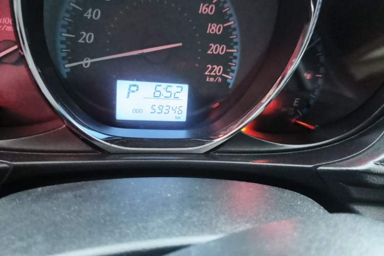 Used Toyota YARiS L Zhi Xuan 2017 1.5E CVT Enhanced Performance Edition Odometer Close Up