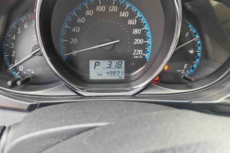 Used Toyota YARiS L Zhi Xuan 2017 1.5E CVT Enhanced Performance Edition Odometer Close Up