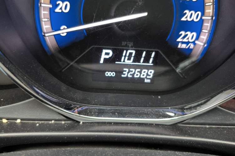 Used Toyota YARiS L Zhi Xuan 2017 1.5G CVT JingSu Model with Upgraded Sunroof Odometer Close Up