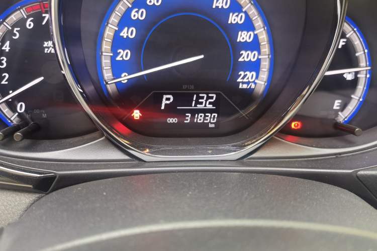 Used Toyota YARiS L Zhi Xuan 2017 1.5G CVT JingSu Model with Upgraded Sunroof Odometer Close Up