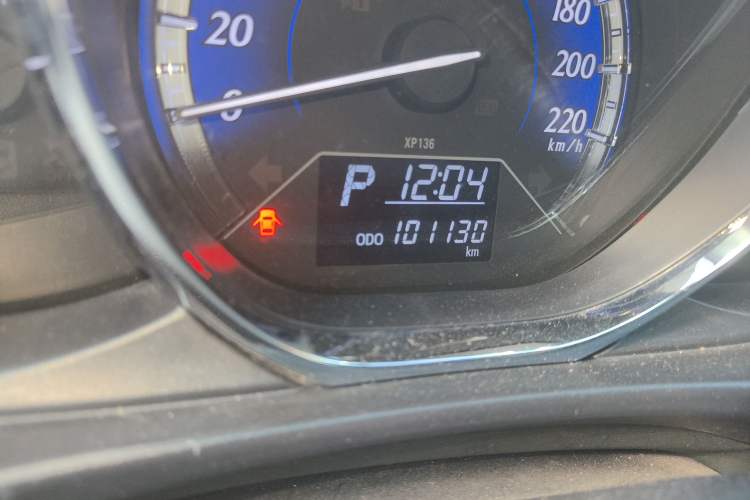 Used Toyota YARiS L Zhi Xuan 2017 1.5G CVT JingSu Model with Upgraded Sunroof Odometer Close Up
