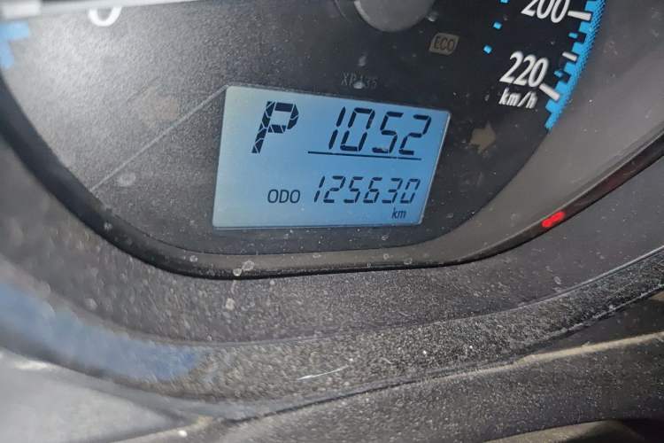 Used Toyota YARiS L Zhi Xuan 2017 1.5E CVT Enhanced Performance Edition Odometer Close Up