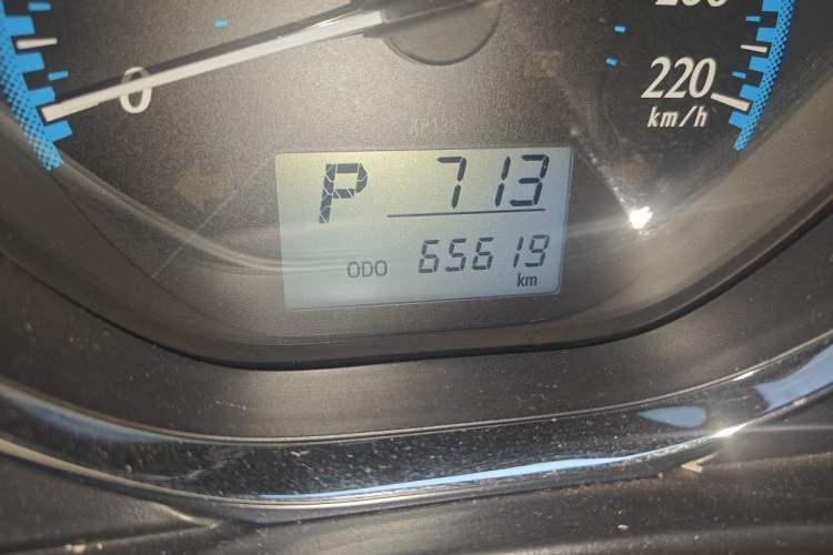 Used Toyota YARiS L Zhi Xuan 2017 1.5E CVT Enhanced Performance Edition Odometer Close Up