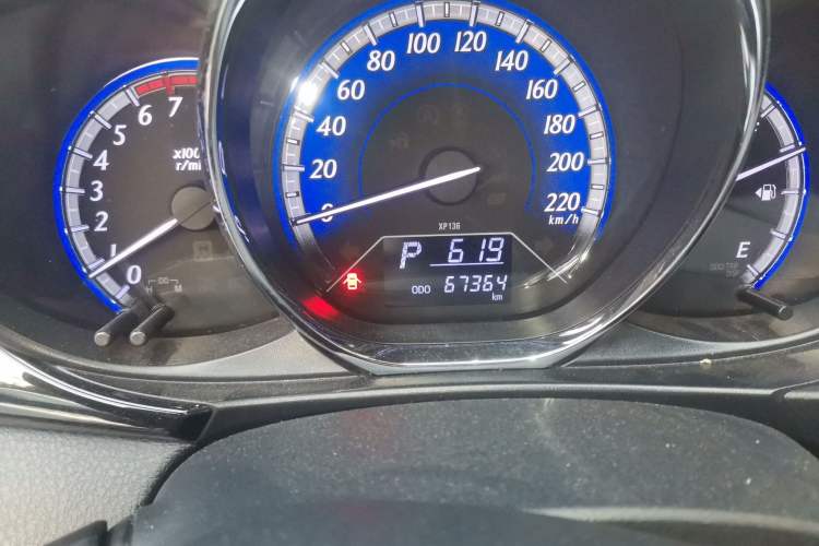 Used Toyota YARiS L Zhi Xuan 2017 1.5G CVT JingSu Model with Upgraded Sunroof Odometer Close Up