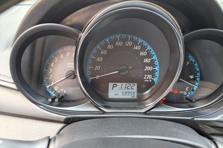 Used Toyota YARiS L Zhi Xuan 2017 1.5E CVT Enhanced Performance Edition Odometer Close Up