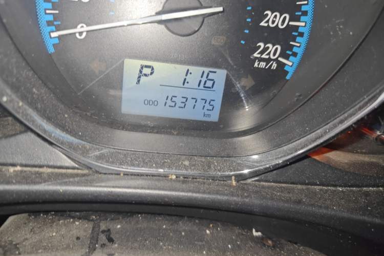 Used Toyota YARiS L Zhi Xuan 2017 1.5E CVT Enhanced Performance Edition Odometer Close Up