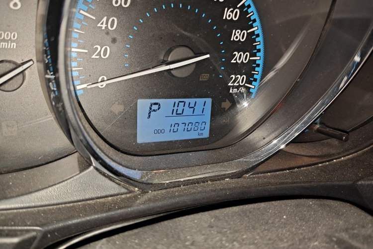 Used Toyota YARiS L Zhi Xuan 2017 1.5E CVT Enhanced Performance Edition Odometer Close Up
