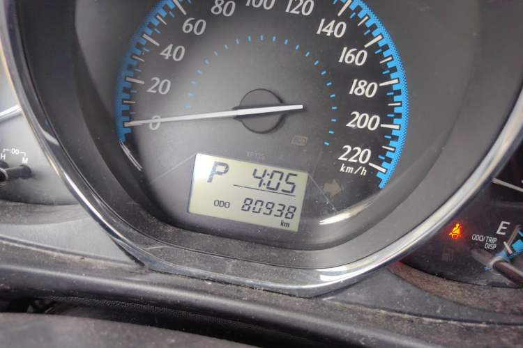 Used Toyota YARiS L Zhi Xuan 2017 1.5E CVT Enhanced Performance Edition Odometer Close Up