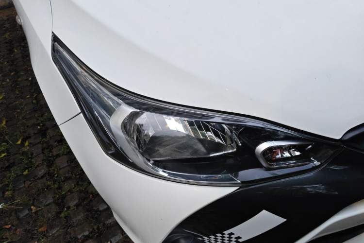 Used Toyota YARiS L Zhi Xuan 2017 1.5E CVT Enhanced Performance Edition Right Front Headlight