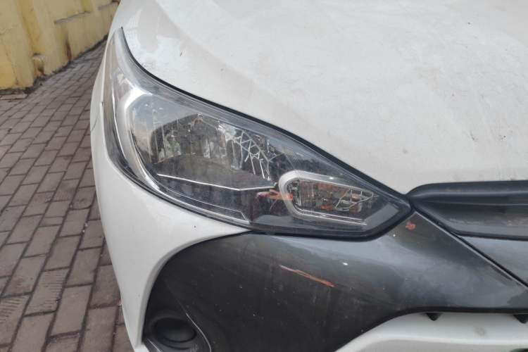 Used Toyota YARiS L Zhi Xuan 2017 1.5E CVT Enhanced Performance Edition Right Front Headlight