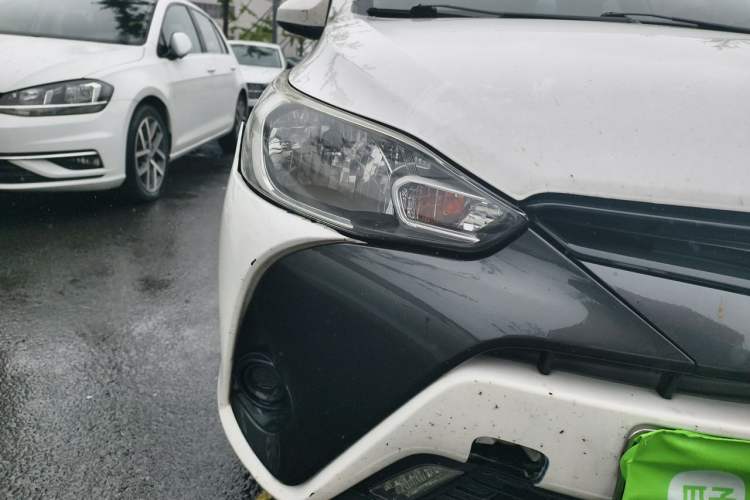 Used Toyota YARiS L Zhi Xuan 2017 1.5E CVT Enhanced Performance Edition Right Front Headlight
