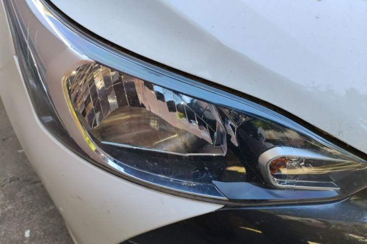 Used Toyota YARiS L Zhi Xuan 2017 1.5E CVT Enhanced Performance Edition Right Front Headlight