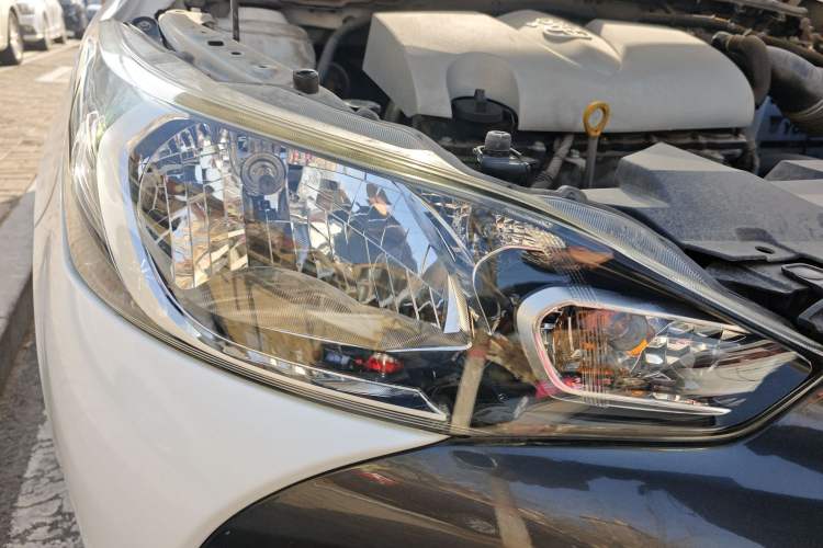 Used Toyota YARiS L Zhi Xuan 2017 1.5E CVT Enhanced Performance Edition Right Front Headlight