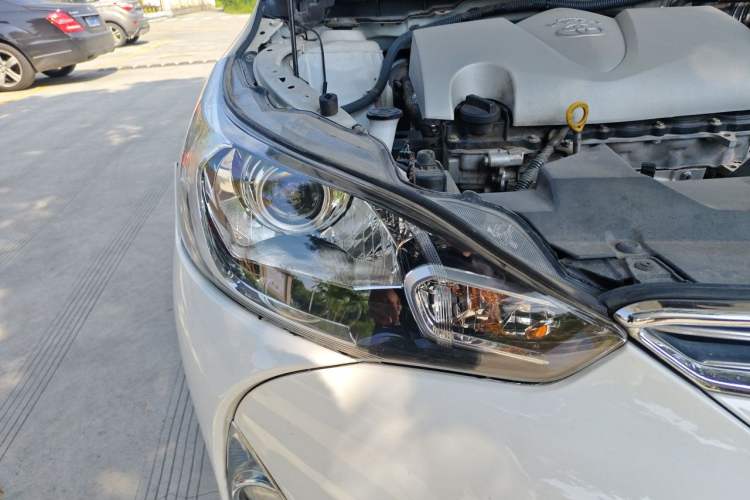 Used Toyota YARiS L Zhi Xuan 2017 1.5G CVT JingSu Model with Upgraded Sunroof Right Front Headlight