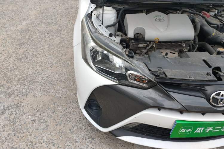 Used Toyota YARiS L Zhi Xuan 2017 1.5E CVT Enhanced Performance Edition Right Front Headlight