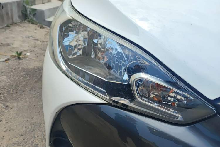 Used Toyota YARiS L Zhi Xuan 2017 1.5E CVT Enhanced Performance Edition Right Front Headlight