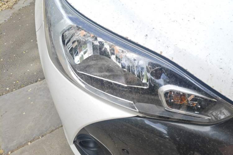 Used Toyota YARiS L Zhi Xuan 2017 1.5E CVT Enhanced Performance Edition Right Front Headlight