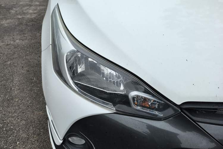 Used Toyota YARiS L Zhi Xuan 2017 1.5G CVT JingSu Model with Upgraded Sunroof Right Front Headlight