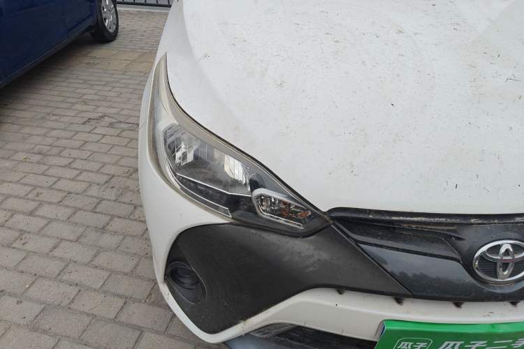 Used Toyota YARiS L Zhi Xuan 2017 1.5E CVT Enhanced Performance Edition Right Front Headlight