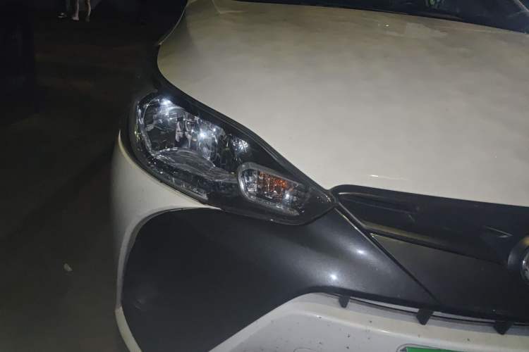 Used Toyota YARiS L Zhi Xuan 2017 1.5E CVT Enhanced Performance Edition Right Front Headlight