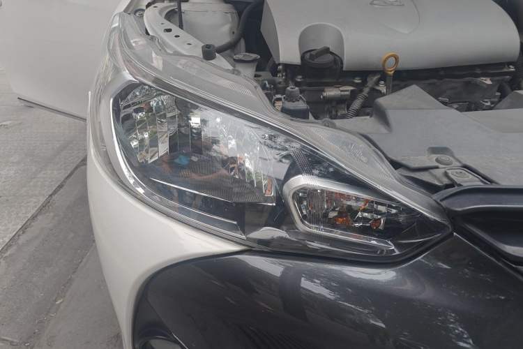 Used Toyota YARiS L Zhi Xuan 2017 1.5E CVT Enhanced Performance Edition Right Front Headlight