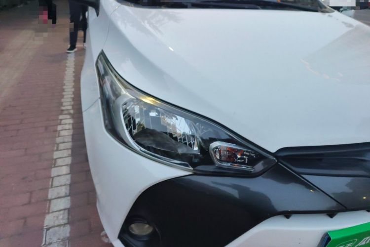 Used Toyota YARiS L Zhi Xuan 2017 1.5E CVT Enhanced Performance Edition Right Front Headlight