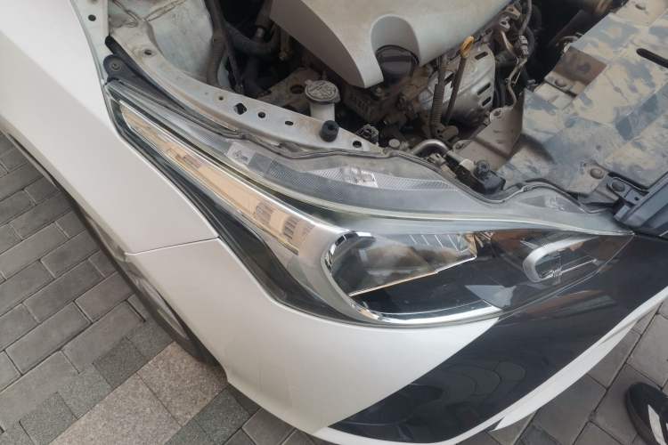 Used Toyota YARiS L Zhi Xuan 2017 1.5G CVT JingSu Model with Upgraded Sunroof Right Front Headlight