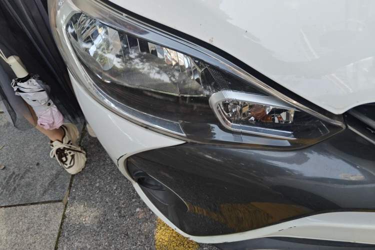 Used Toyota YARiS L Zhi Xuan 2017 1.5E CVT Enhanced Performance Edition Right Front Headlight