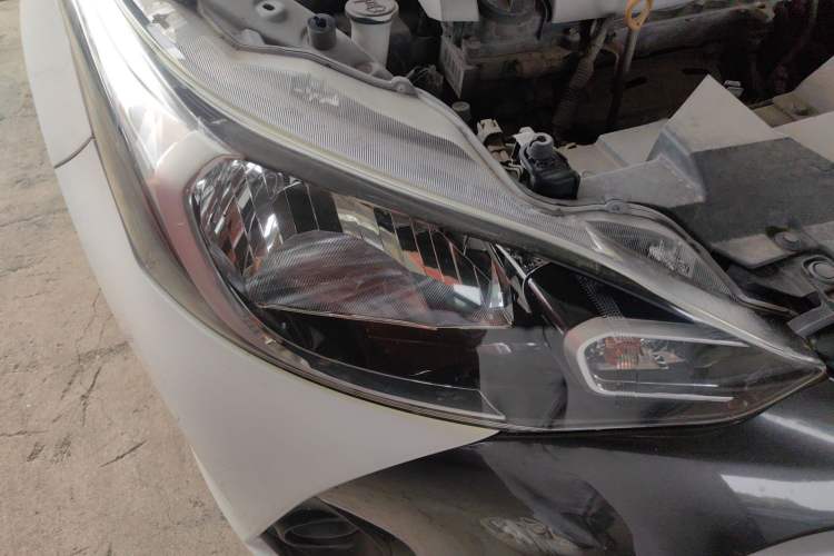 Used Toyota YARiS L Zhi Xuan 2017 1.5E CVT Enhanced Performance Edition Right Front Headlight