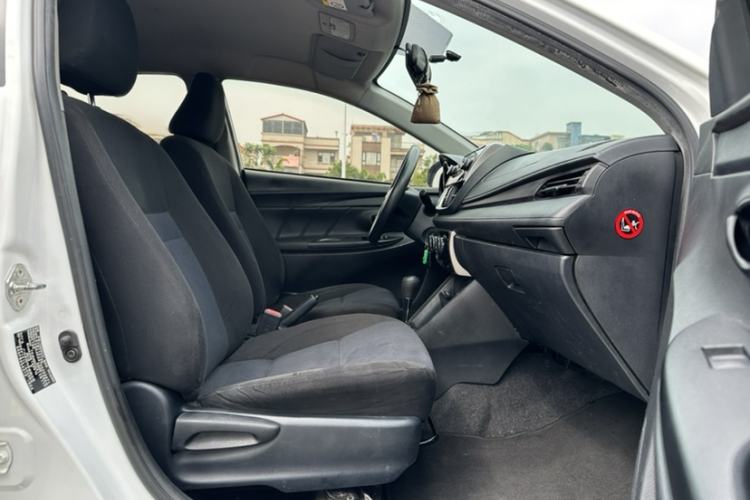 Used Toyota YARiS L Zhi Xuan 2017 1.5E CVT Enhanced Performance Edition Right Front Seat