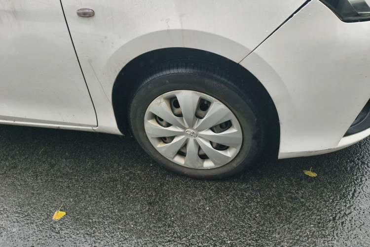 Used Toyota YARiS L Zhi Xuan 2017 1.5E CVT Enhanced Performance Edition Right Front Wheel Hub