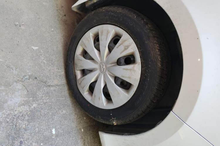 Used Toyota YARiS L Zhi Xuan 2017 1.5E CVT Enhanced Performance Edition Right Front Wheel Hub
