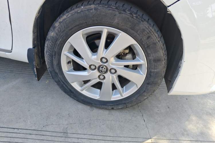 Used Toyota YARiS L Zhi Xuan 2017 1.5G CVT JingSu Model with Upgraded Sunroof Right Front Wheel Hub