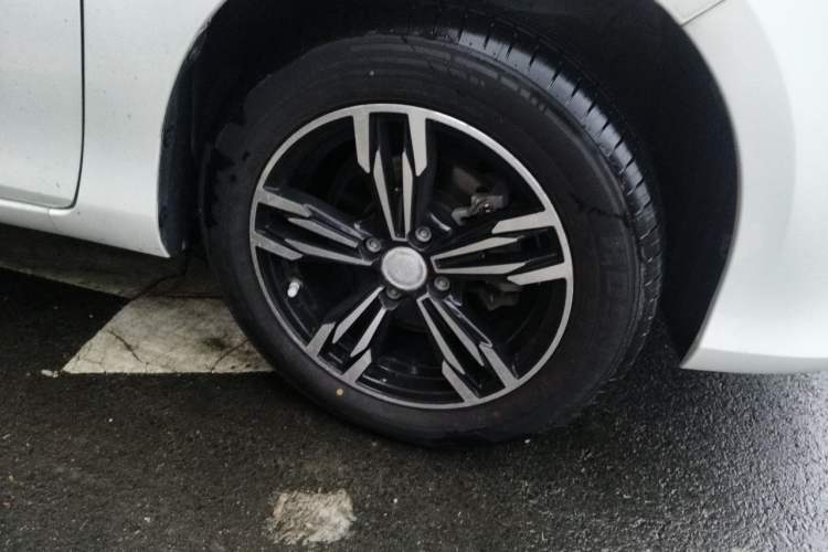Used Toyota YARiS L Zhi Xuan 2017 1.5E CVT Enhanced Performance Edition Right Front Wheel Hub