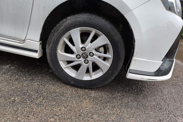 Used Toyota YARiS L Zhi Xuan 2017 1.5G CVT JingSu Model with Upgraded Sunroof Right Front Wheel Hub