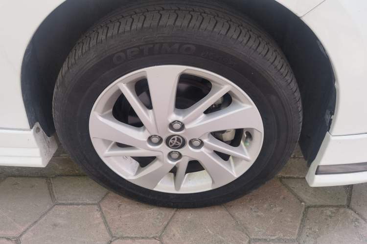Used Toyota YARiS L Zhi Xuan 2017 1.5G CVT JingSu Model with Upgraded Sunroof Right Front Wheel Hub